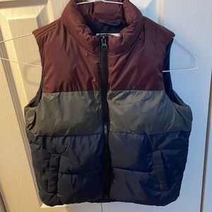 Like NEW Old Navy boys size small (6/7) multicolor puffer vest